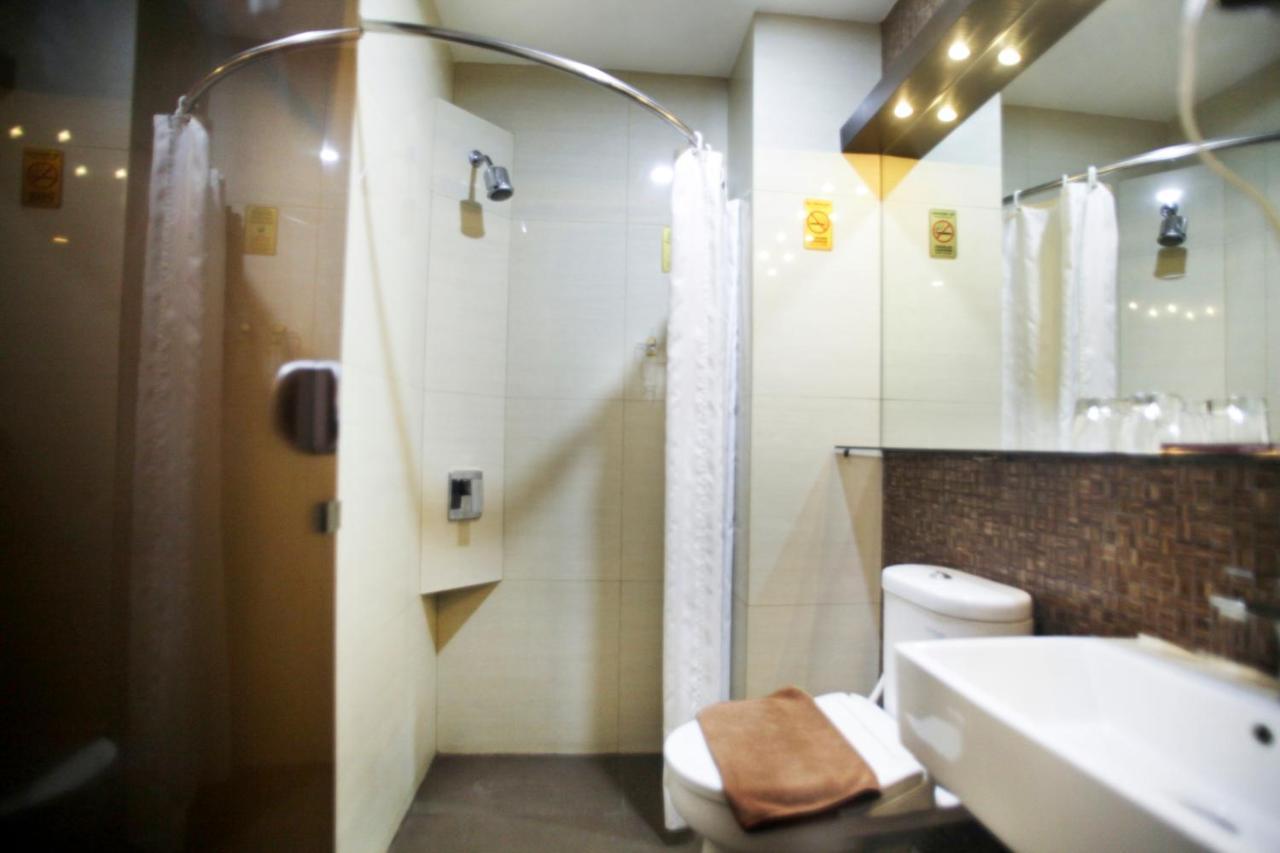 Favor Hotel Makassar City Center By Life Kültér fotó