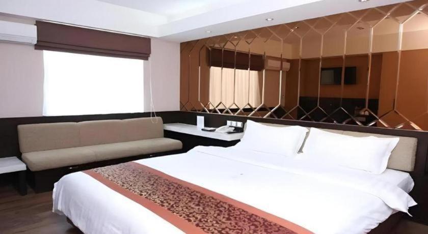 Favor Hotel Makassar City Center By Life Kültér fotó