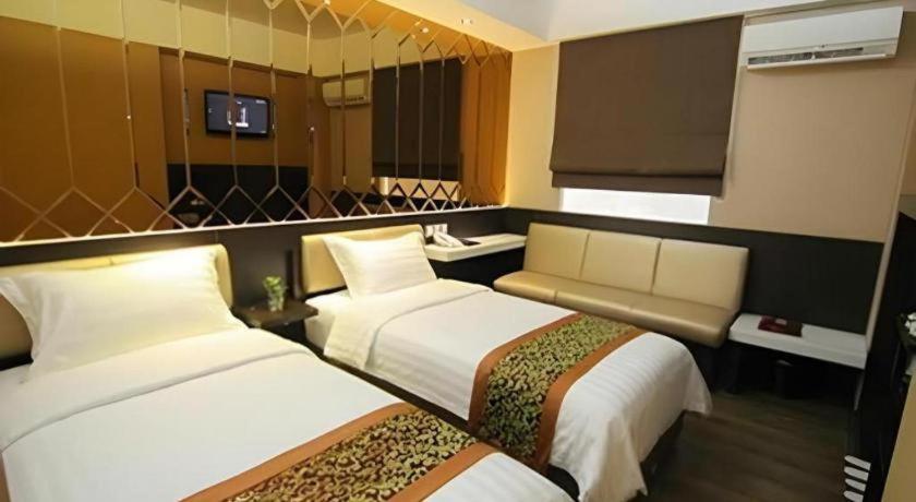 Favor Hotel Makassar City Center By Life Kültér fotó