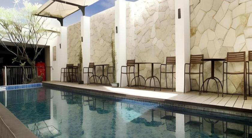 Favor Hotel Makassar City Center By Life Kültér fotó