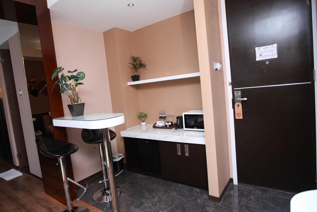 Favor Hotel Makassar City Center By Life Kültér fotó