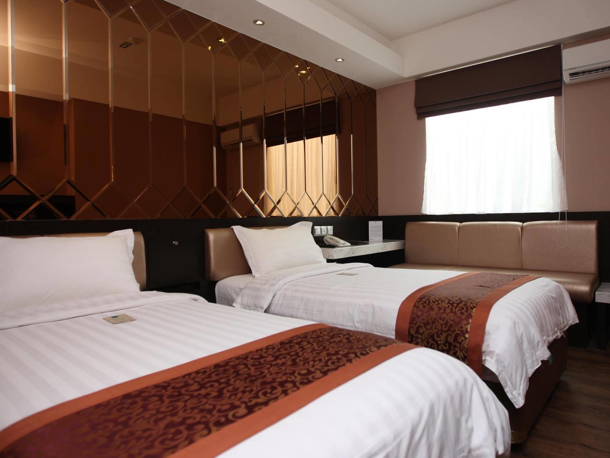 Favor Hotel Makassar City Center By Life Kültér fotó