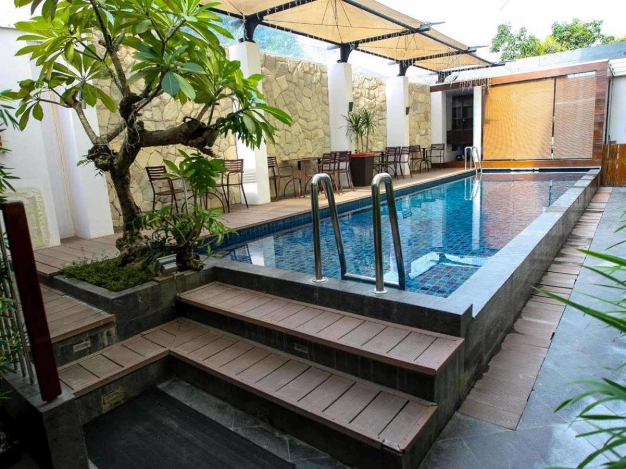 Favor Hotel Makassar City Center By Life Kültér fotó