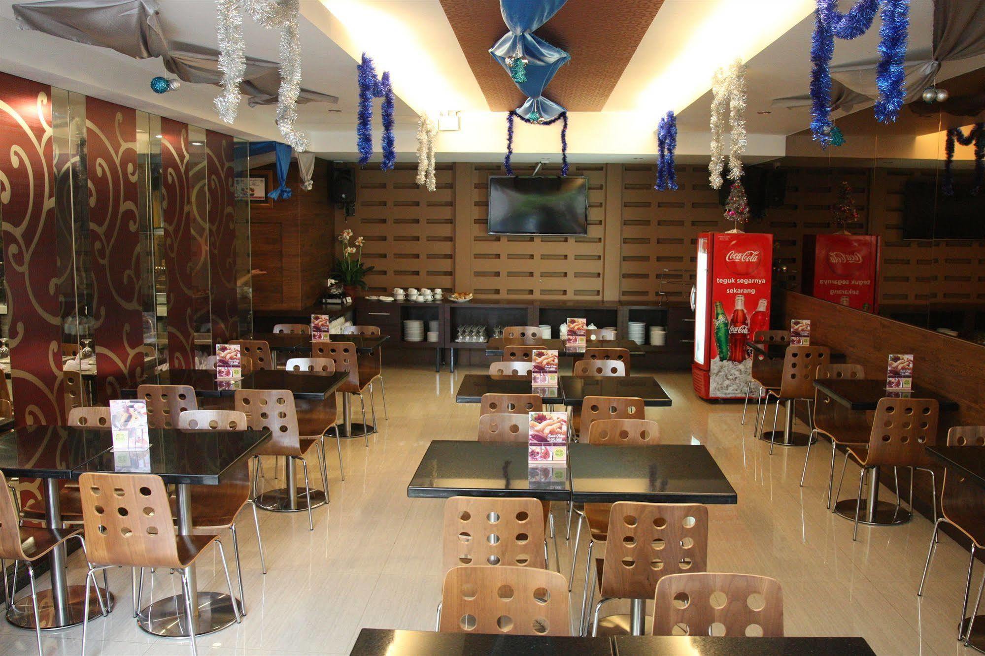 Favor Hotel Makassar City Center By Life Kültér fotó