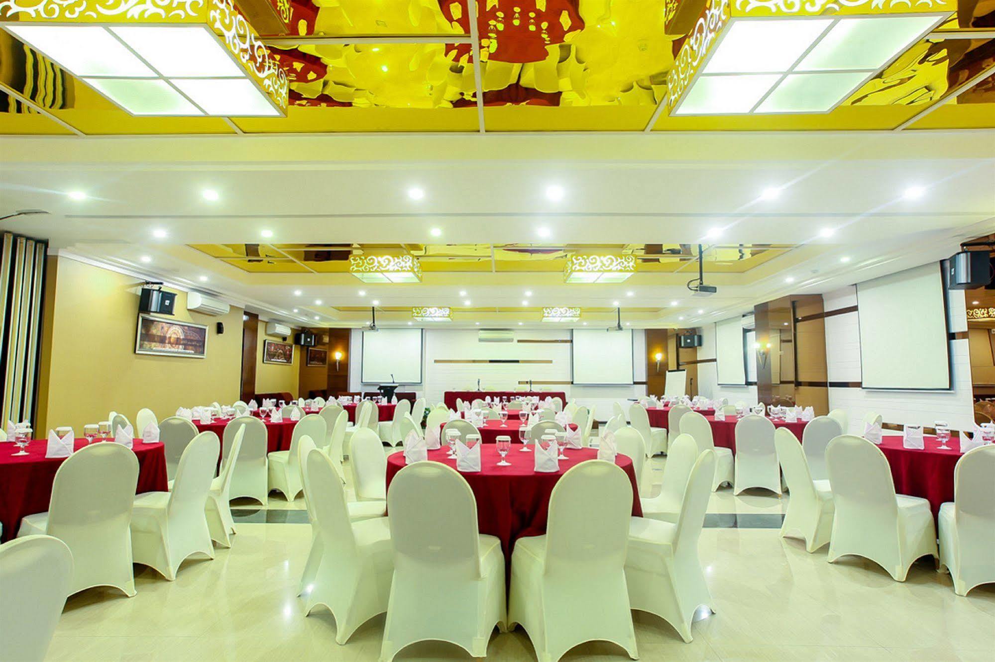 Favor Hotel Makassar City Center By Life Kültér fotó
